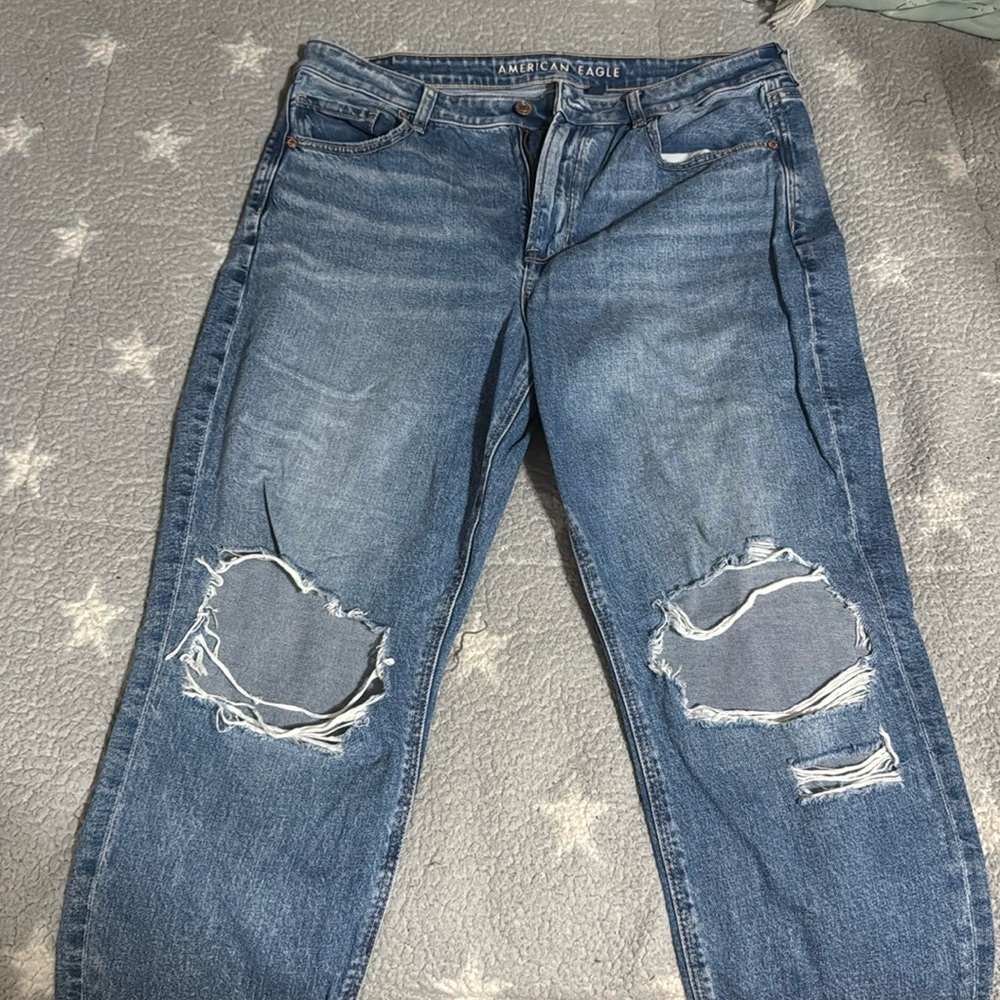 American eagle short mom jeans